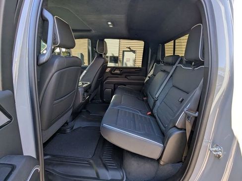 Used 2025 GMC Sierra 2500 AT4X image 10