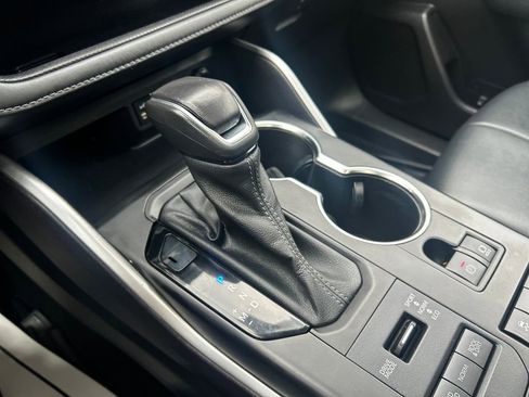 Used 2022 Toyota Highlander XLE image 15