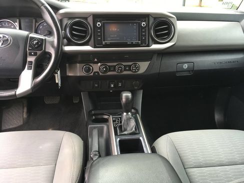 Used 2019 Toyota Tacoma SR5 AWD/4WD image 25