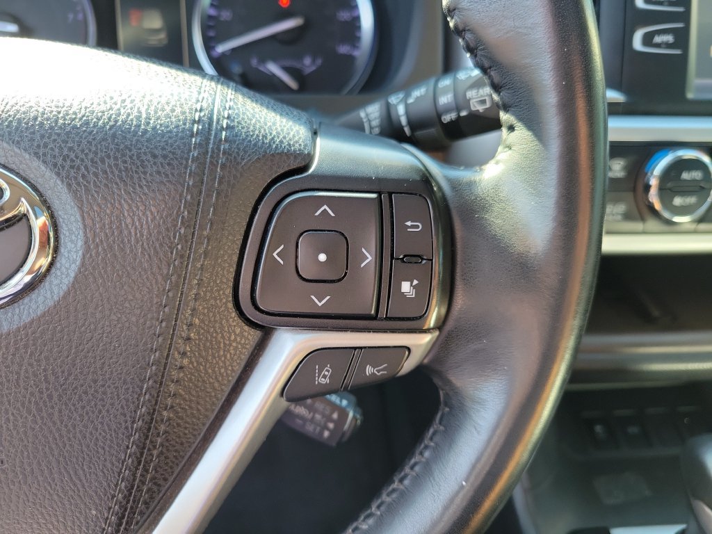 Used 2019 Toyota Highlander XLE FWD image 31
