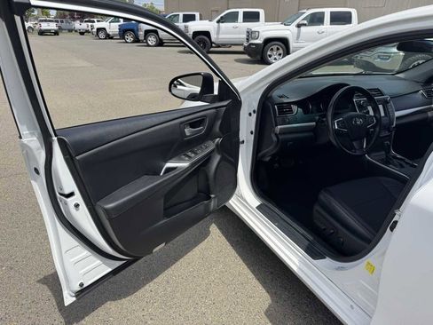 Used 2016 Toyota Camry SE image 21