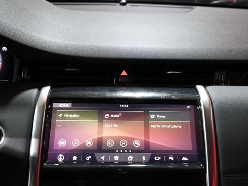 Used 2020 Land Rover Discovery Sport SE AWD/4WD image 19