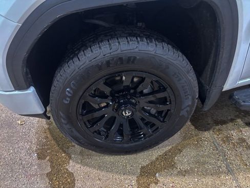 Used 2021 GMC Sierra 1500 AT4 w/ Technology Package image 14