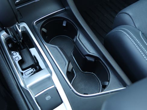 Used 2023 Subaru Ascent Limited w/ Technology Package image 29