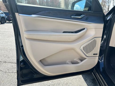 Used 2023 Jeep Grand Cherokee 4WD 4xe w/ Luxury Tech Group II image 16