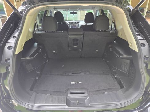 Used 2018 Nissan Rogue SV FWD image 10