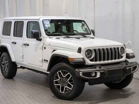 Used 2025 Jeep Wrangler Sahara image 1