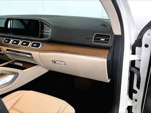 Used 2023 Mercedes-Benz GLS 450 4MATIC image 17