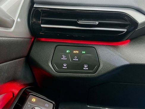 Used 2025 Volkswagen ID.4 Pro S image 17