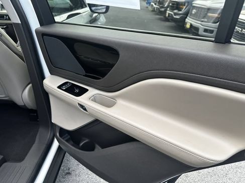 Certified 2023 Lincoln Aviator AWD w/ Premium Package image 41