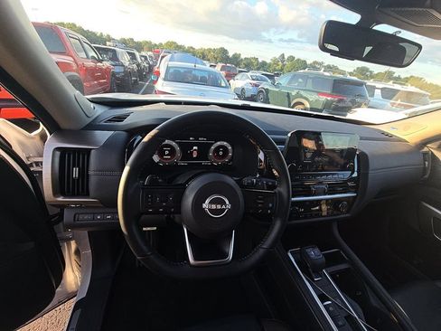 Used 2025 Nissan Pathfinder Platinum w/ Cargo Package FWD image 7