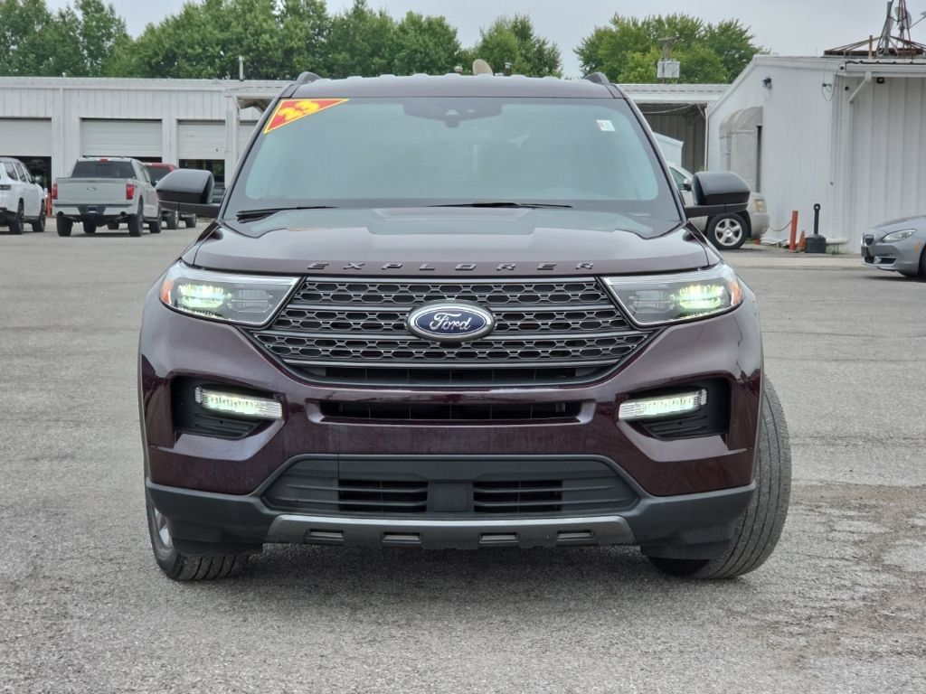 Used 2023 Ford Explorer XLT w/ Equipment Group 202A AWD/4WD image 2