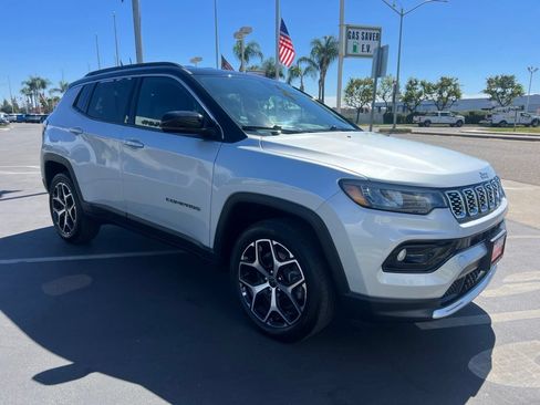 Used 2025 Jeep Compass Limited AWD/4WD image 7