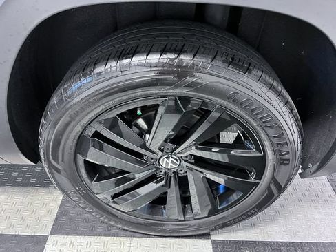 Certified 2023 Volkswagen Atlas Cross Sport SE FWD image 16