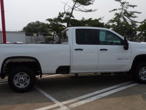 Used 2023 Chevrolet Silverado 2500 W/T w/ WT Convenience Package AWD/4WD image 2