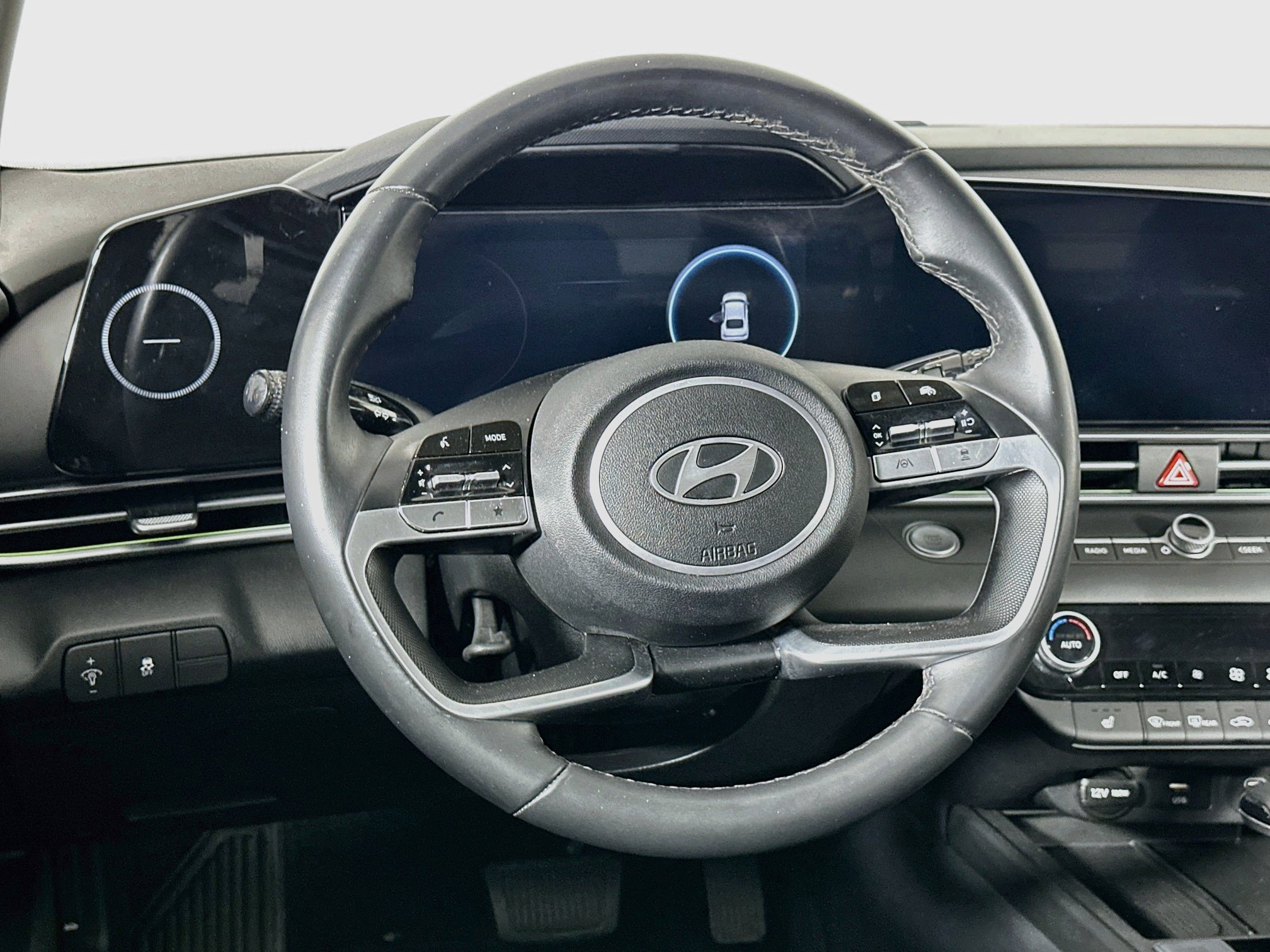 Used 2024 Hyundai Elantra SEL w/ Convenience Package FWD image 18