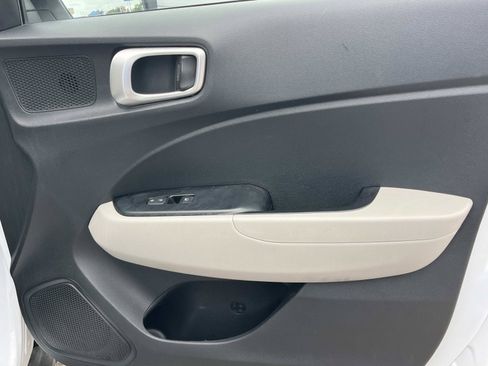 Used 2024 Hyundai Venue SEL FWD image 24