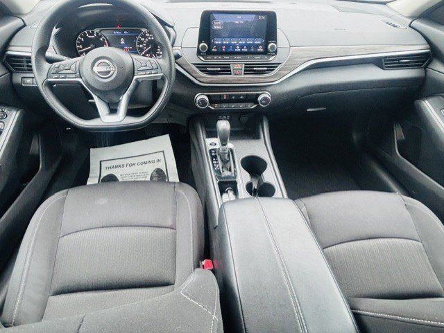 Used 2025 Nissan Altima 2.5 SV FWD image 9