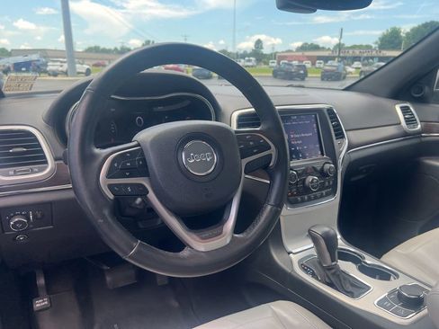 Used 2018 Jeep Grand Cherokee Limited AWD/4WD image 9