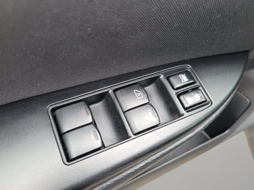Used 2010 Subaru Outback 2.5i Premium w/ Popular Equipment Group 2A AWD/4WD image 28