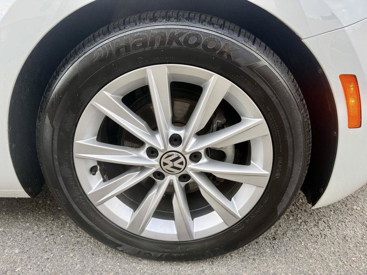 Used 2019 Volkswagen Beetle 2.0T SE FWD image 13