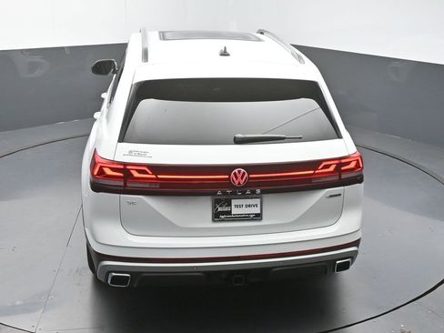 Used 2025 Volkswagen Atlas Peak Edition SE image 47