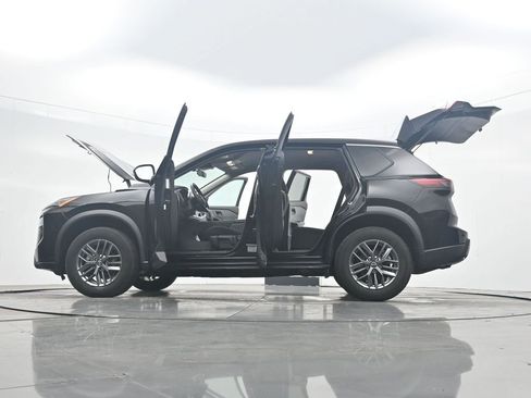 Used 2024 Nissan Rogue S image 44