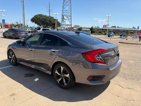 Used 2018 Honda Civic Touring image 4