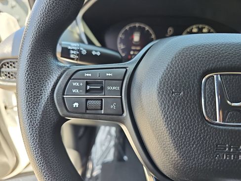Used 2023 Honda HR-V LX image 16