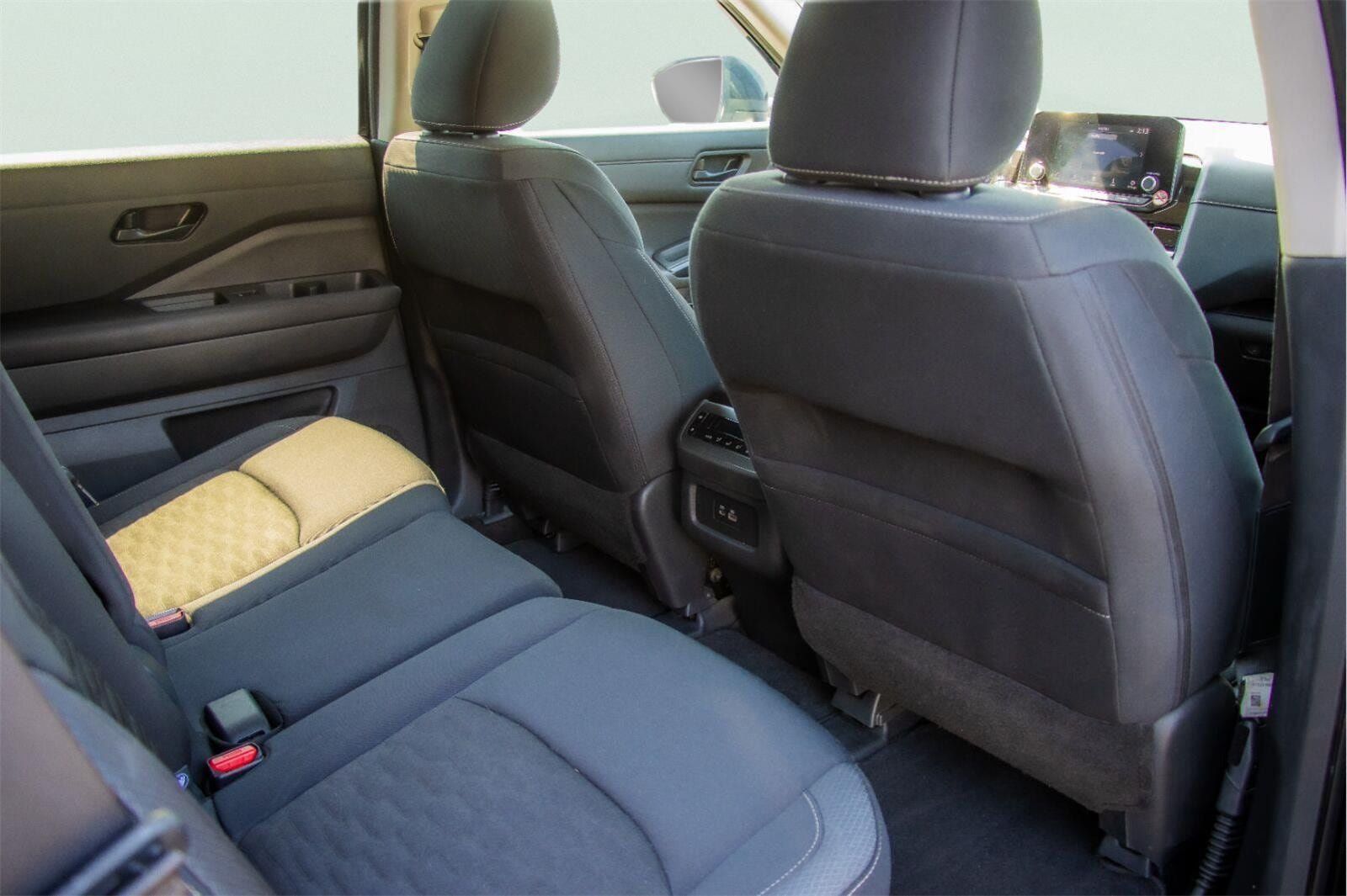 Used 2025 Nissan Pathfinder SV FWD image 8