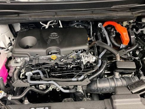 Used 2025 Toyota Sienna XLE image 9