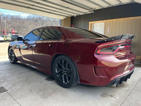 Used 2019 Dodge Charger R/T w/ Blacktop Package image 5
