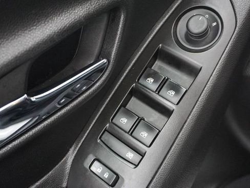 Used 2022 Chevrolet Trax LT w/ LT Convenience Package FWD image 6