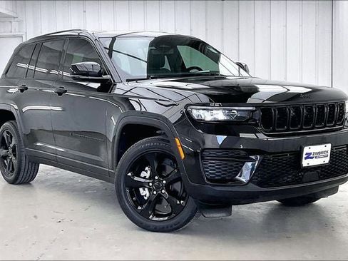 Used 2023 Jeep Grand Cherokee Altitude AWD/4WD image 1