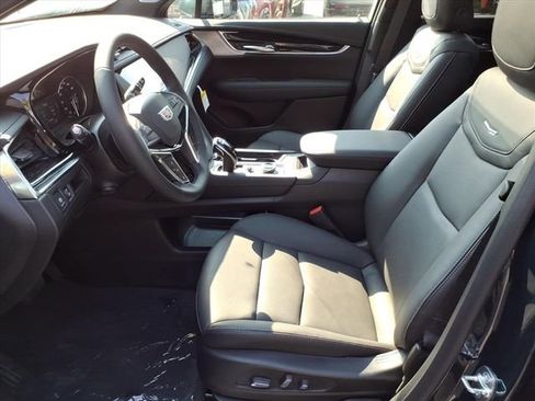 New 2025 Cadillac XT5 Premium Luxury w/ LPO, Floor Liner Package image 5