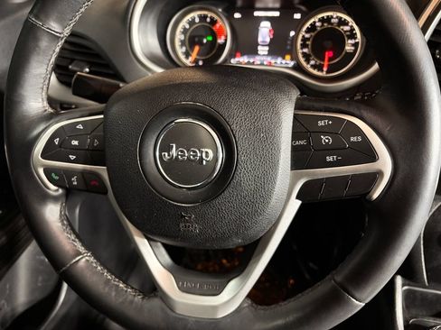 Used 2016 Jeep Cherokee Trailhawk w/ Leather Interior Group AWD/4WD image 33