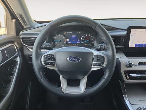 Used 2023 Ford Explorer XLT w/ Equipment Group 202A RWD image 12