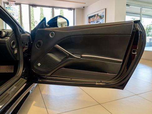 Used 2014 Ferrari F12 Berlinetta RWD image 21