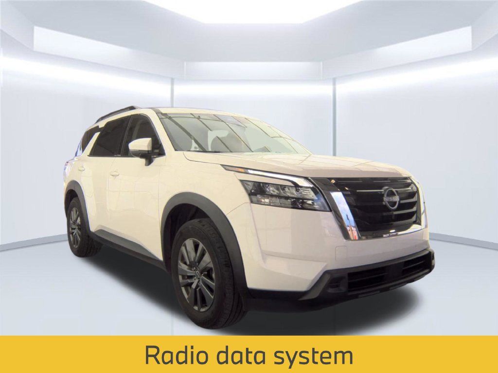 Used 2025 Nissan Pathfinder SV FWD image 4