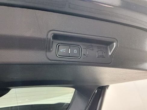 Used 2022 Ford Explorer XLT w/ Equipment Group 202A AWD/4WD image 33