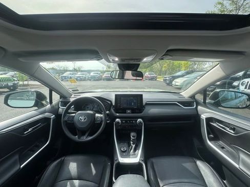 Used 2022 Toyota RAV4 XLE w/ Convenience Package image 2