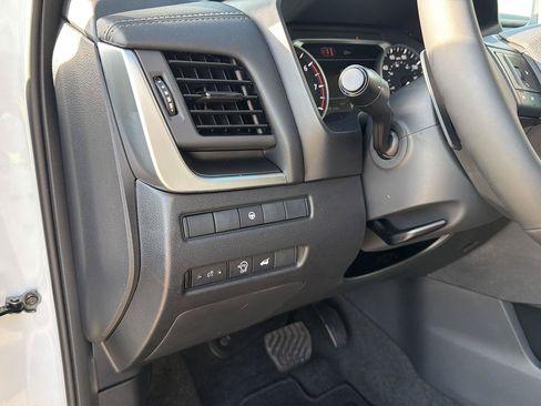 Used 2026 Nissan Rogue SV AWD/4WD image 16