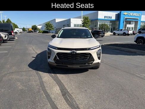 Used 2026 Chevrolet Trax ACTIV w/ Sunroof Package FWD image 2