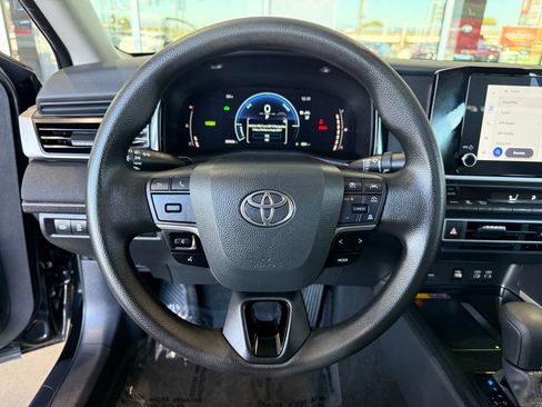 Used 2025 Toyota Camry LE image 21