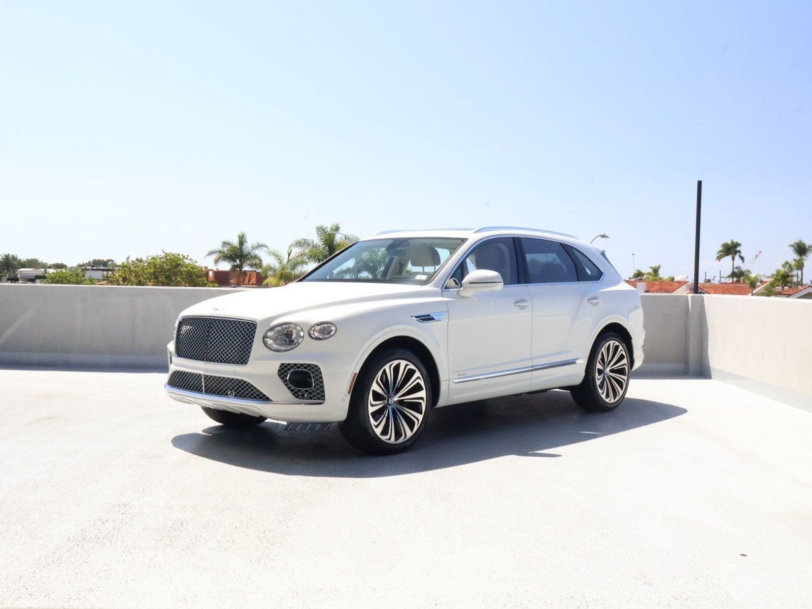 Certified 2023 Bentley Bentayga AWD/4WD image 8