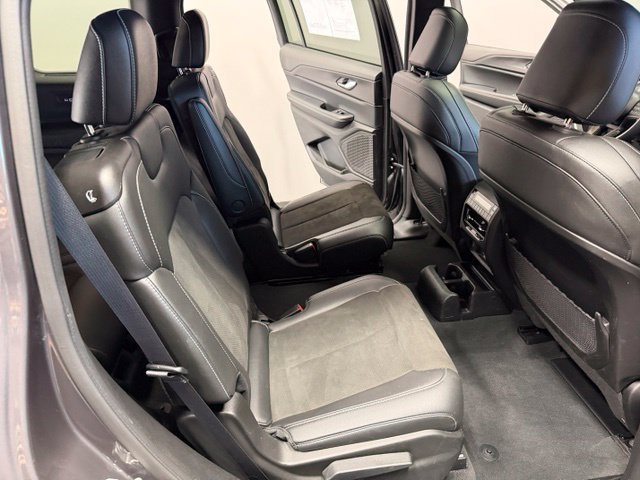 Used 2023 Jeep Grand Cherokee L Laredo AWD/4WD image 28