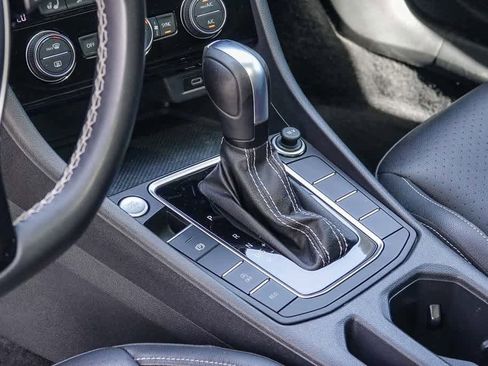 Used 2021 Volkswagen Jetta SE w/ SE Cold Weather Package image 18