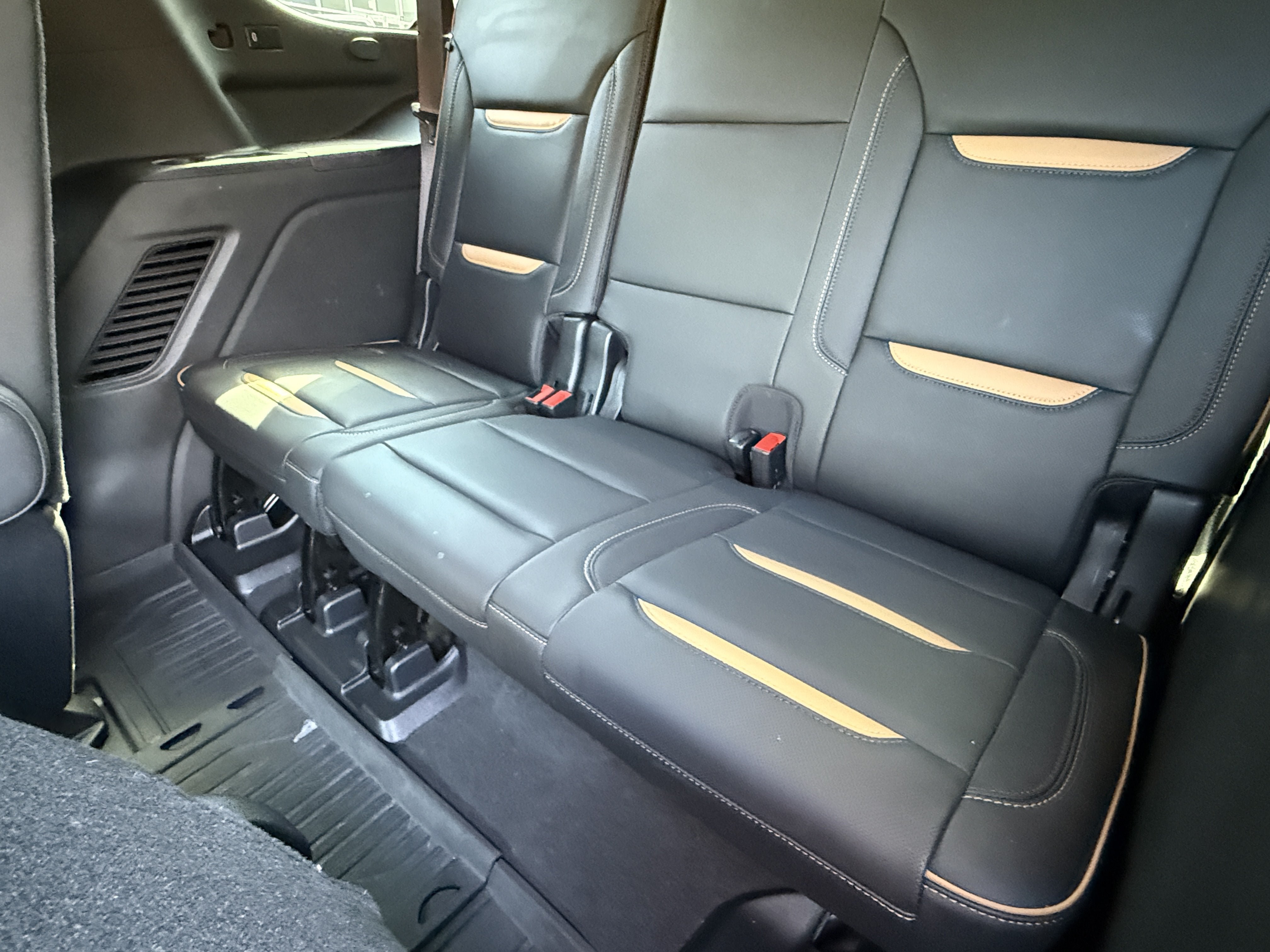 Used 2021 GMC Yukon AT4 w/ AT4 Premium Package AWD/4WD image 16