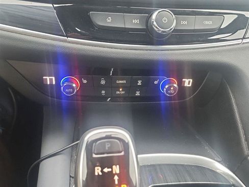 Used 2020 Buick Enclave Essence AWD/4WD image 15