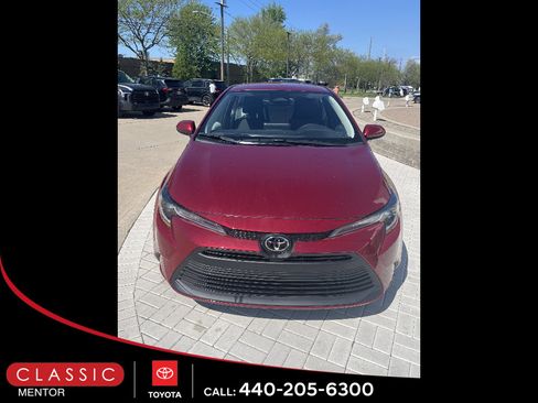 Used 2025 Toyota Corolla LE FWD image 2